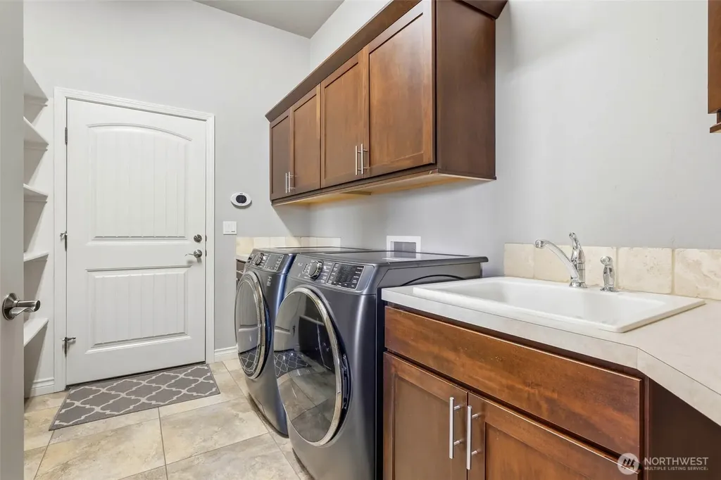 751 Meadows Drive S Richland WA 99352