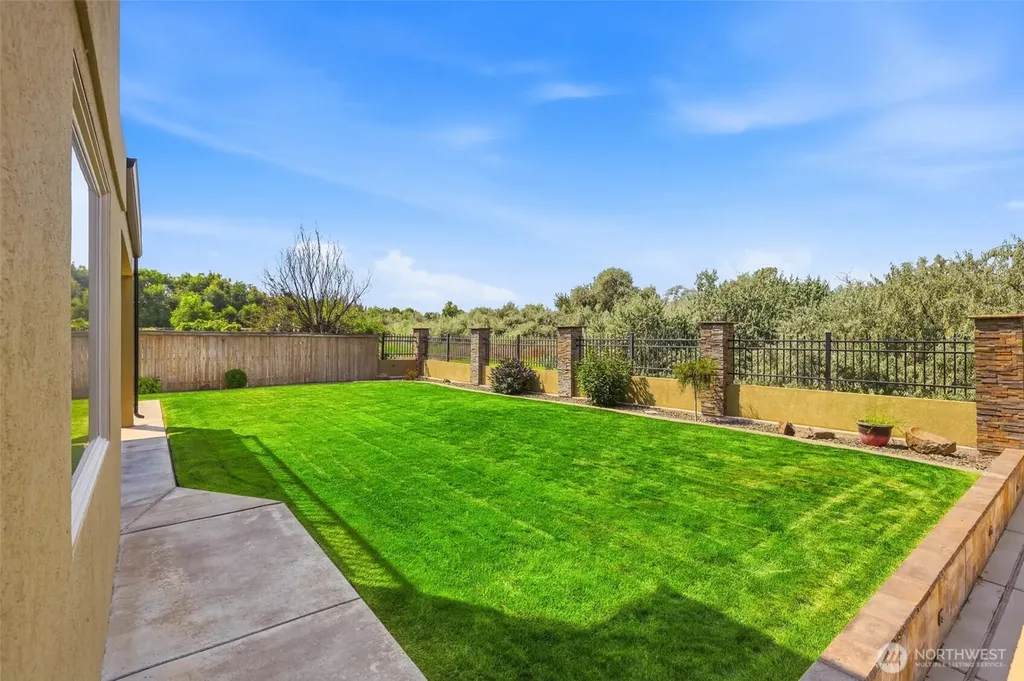751 Meadows Drive S Richland WA 99352