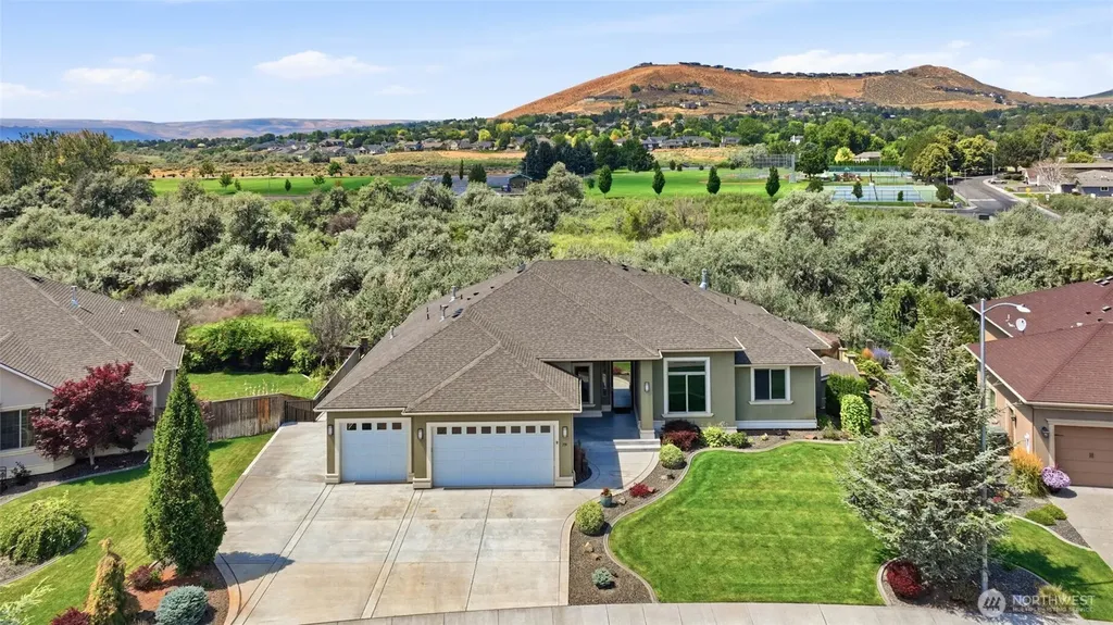 751 Meadows Drive S Richland WA 99352