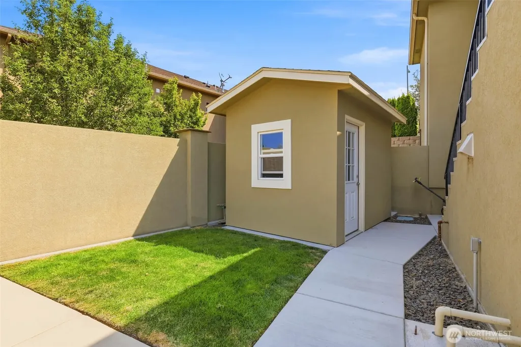 751 Meadows Drive S Richland WA 99352