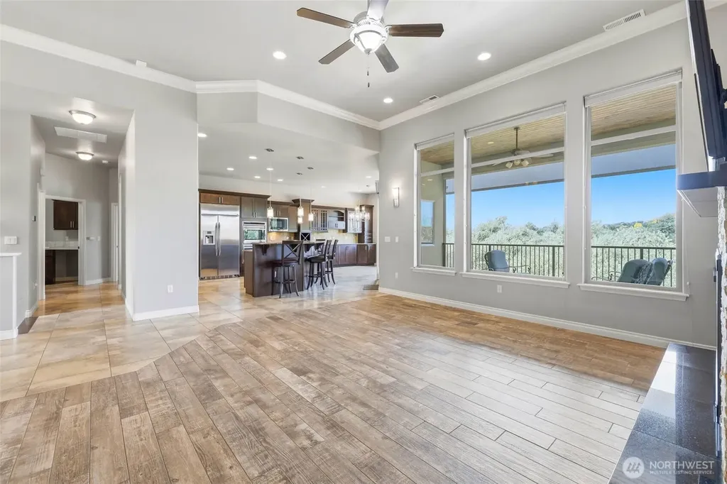751 Meadows Drive S Richland WA 99352