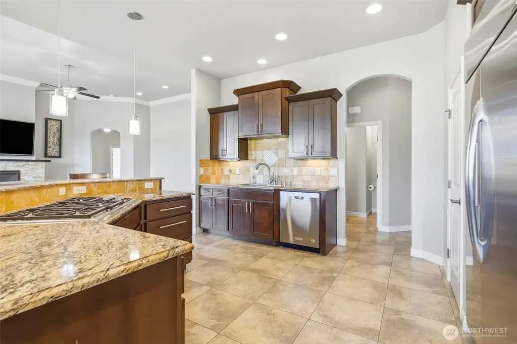 751 Meadows Drive S Richland WA 99352