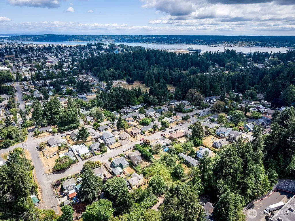624 Dora Avenue Bremerton WA 98312