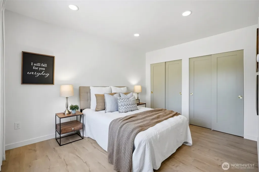 5946 18th Avenue SW Seattle WA 98106