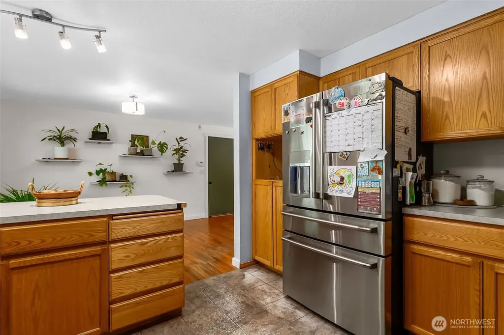 911 E Dawn Drive Allyn WA 98524