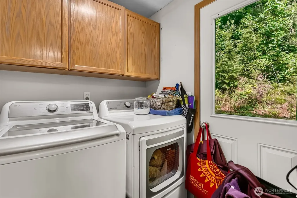 911 E Dawn Drive Allyn WA 98524