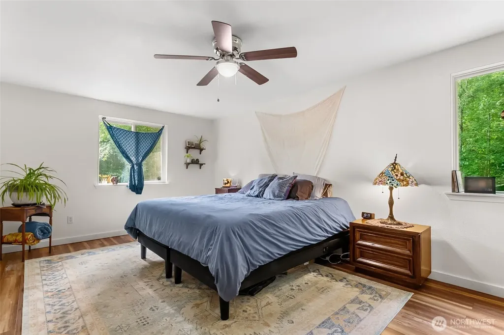 911 E Dawn Drive Allyn WA 98524