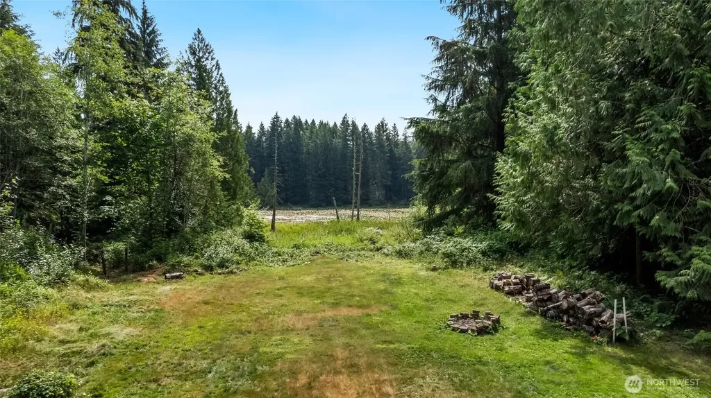 911 E Dawn Drive Allyn WA 98524