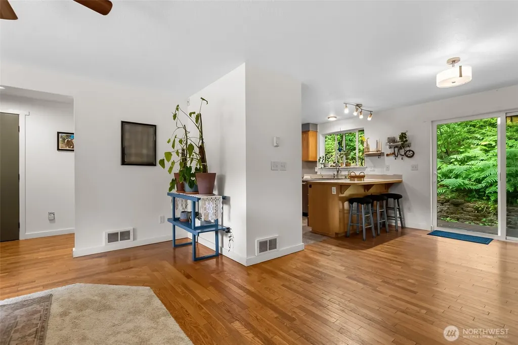 911 E Dawn Drive Allyn WA 98524