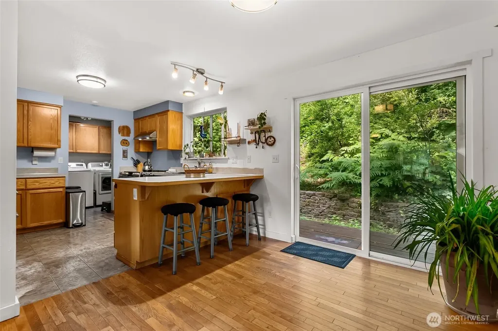 911 E Dawn Drive Allyn WA 98524