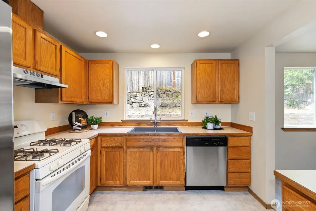 4557 NW Knute Anderson Road Silverdale WA 98383