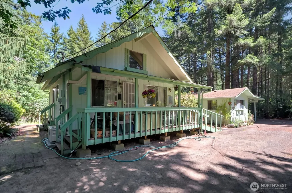 71 E Leisure Lane Grapeview WA 98546