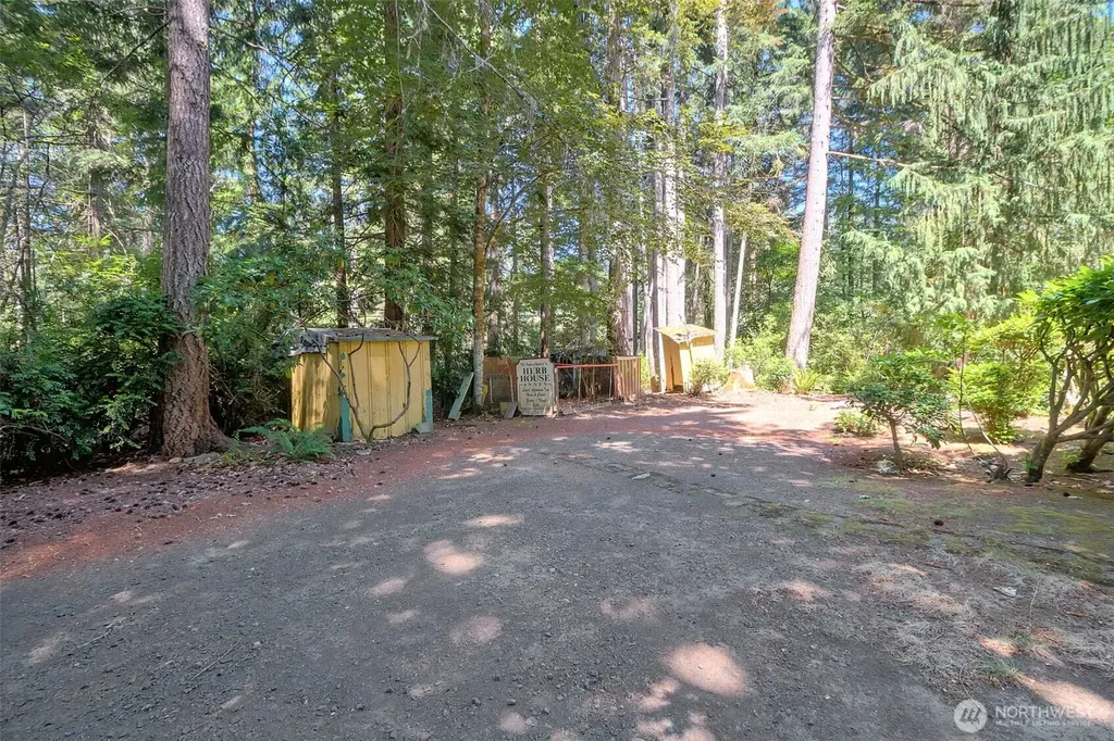71 E Leisure Lane Grapeview WA 98546