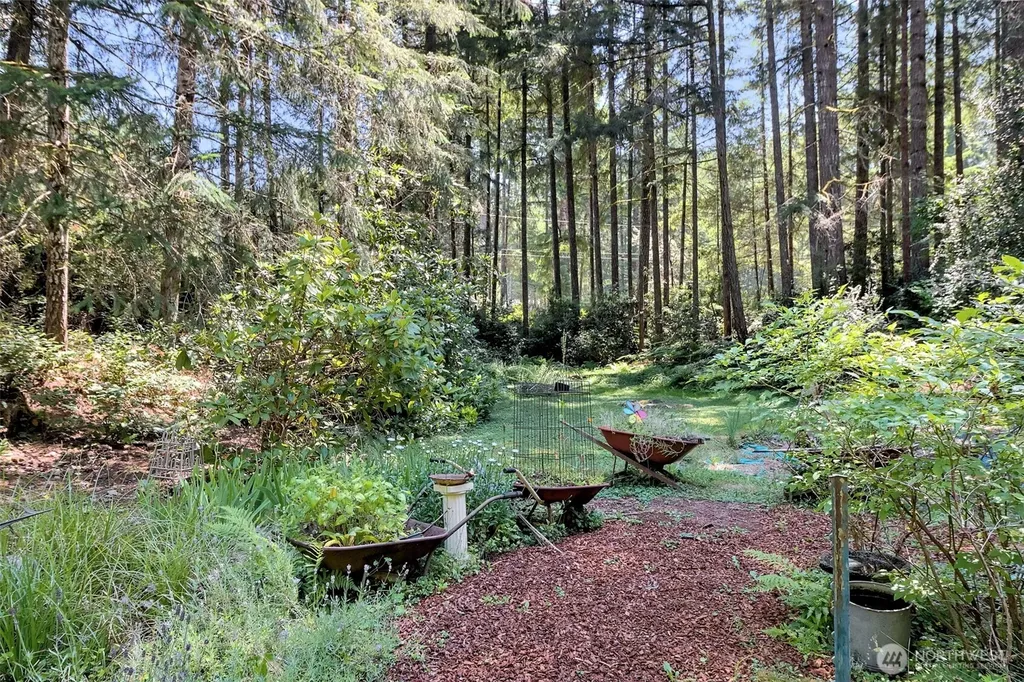 71 E Leisure Lane Grapeview WA 98546