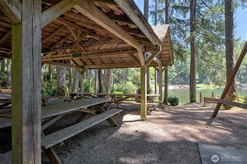 71 E Leisure Lane Grapeview WA 98546