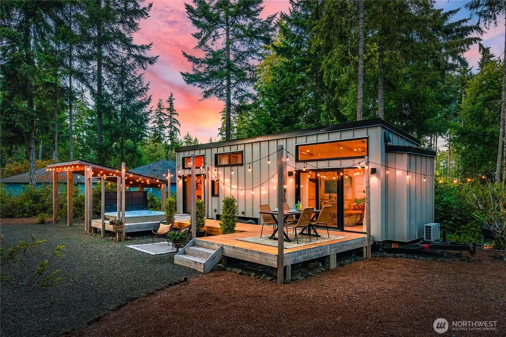 1431 E Phillips Lake Loop Road Shelton WA 98584