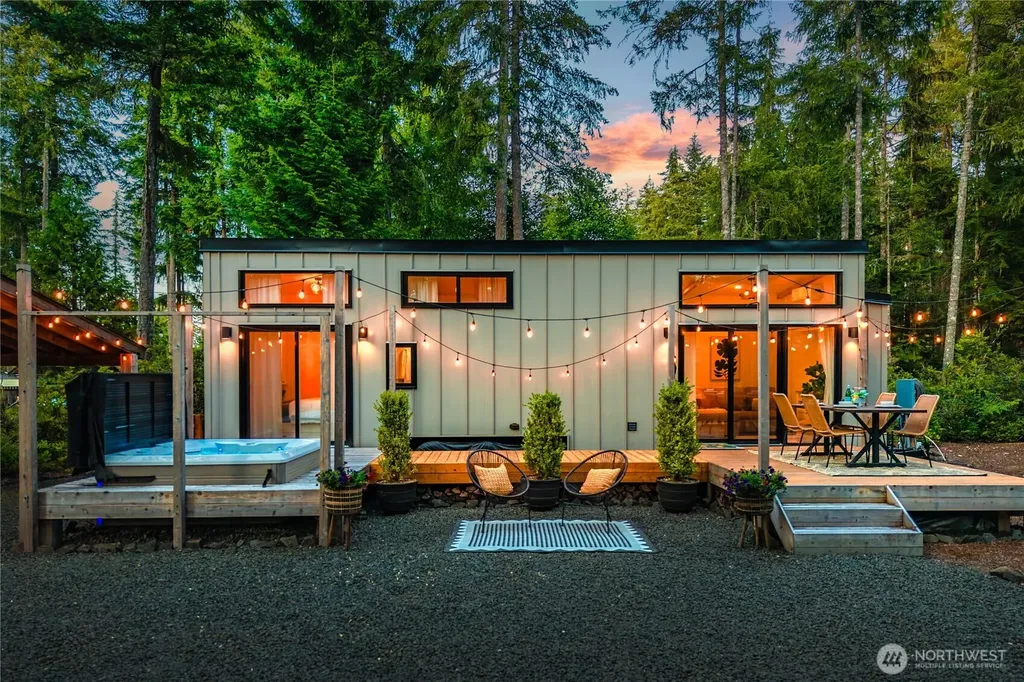 1431 E Phillips Lake Loop Road Shelton WA 98584
