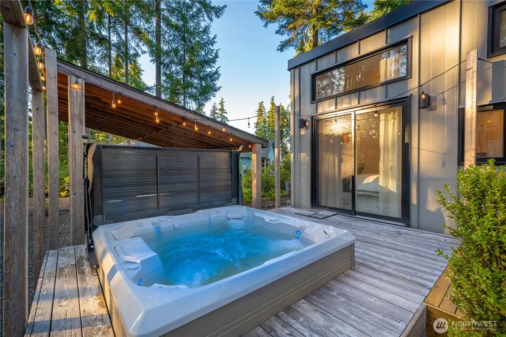 1431 E Phillips Lake Loop Road Shelton WA 98584