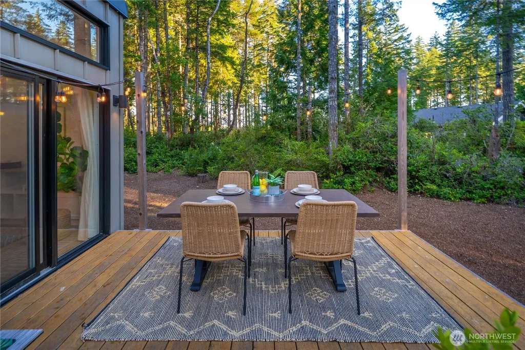 1431 E Phillips Lake Loop Road Shelton WA 98584