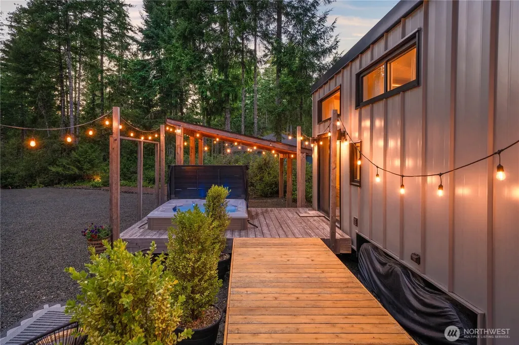 1431 E Phillips Lake Loop Road Shelton WA 98584