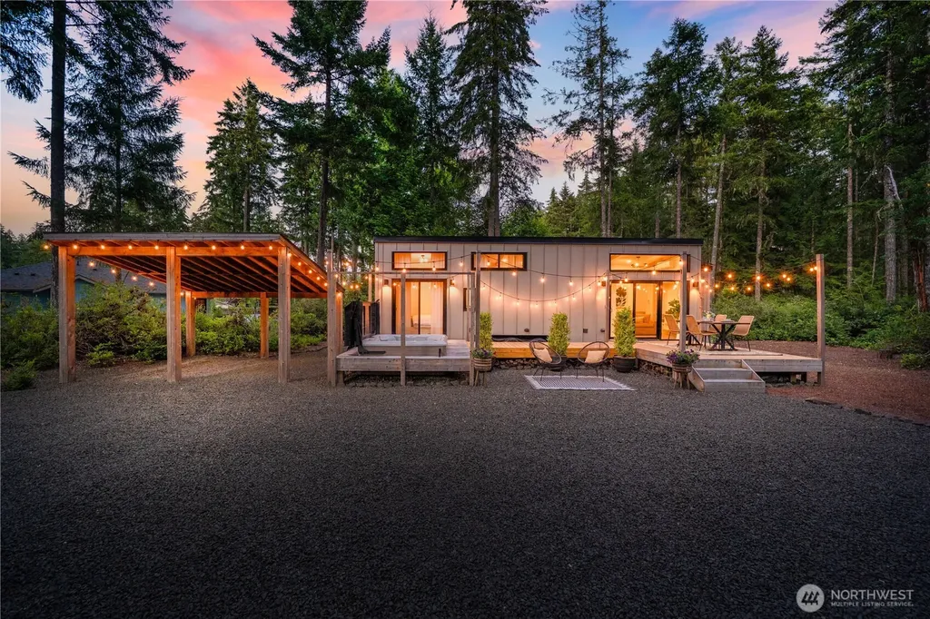 1431 E Phillips Lake Loop Road Shelton WA 98584