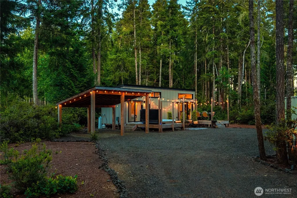1431 E Phillips Lake Loop Road Shelton WA 98584