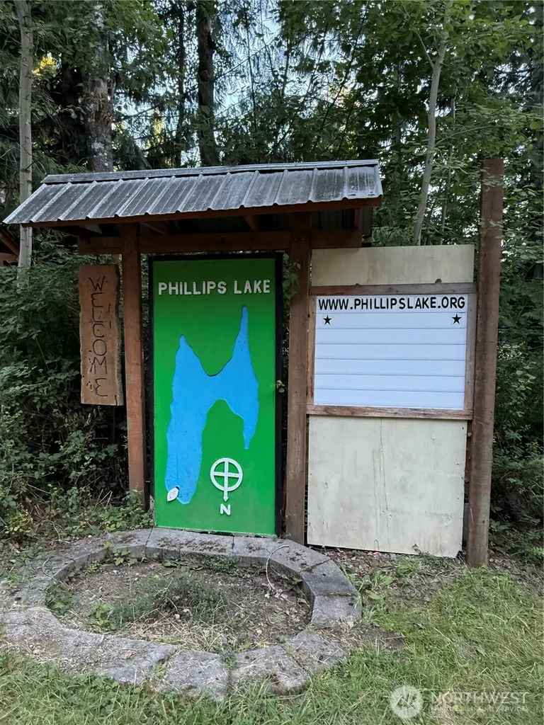1431 E Phillips Lake Loop Road Shelton WA 98584