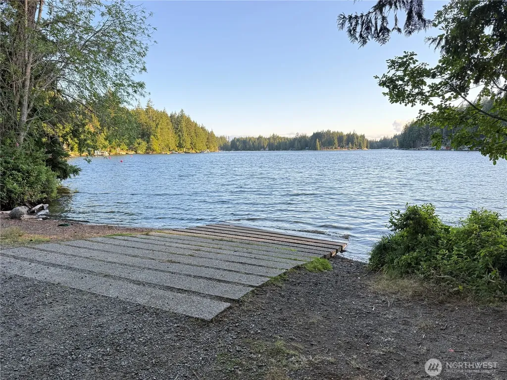 1431 E Phillips Lake Loop Road Shelton WA 98584