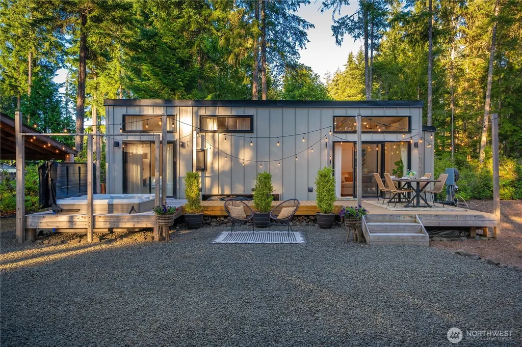 1431 E Phillips Lake Loop Road Shelton WA 98584