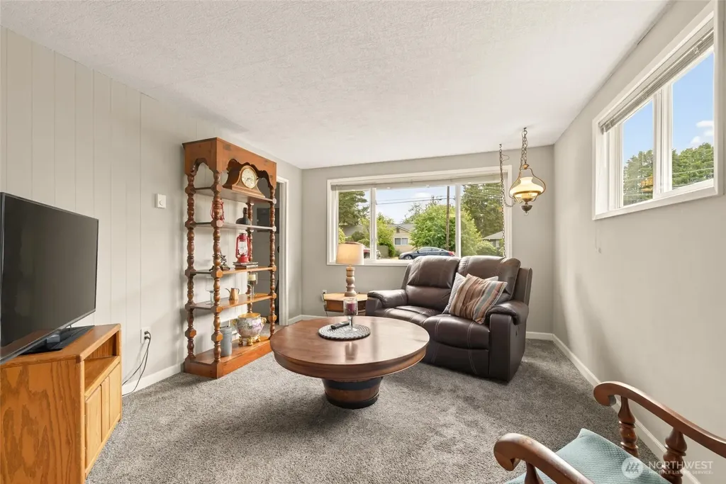 21016 78th Avenue W Edmonds WA 98026