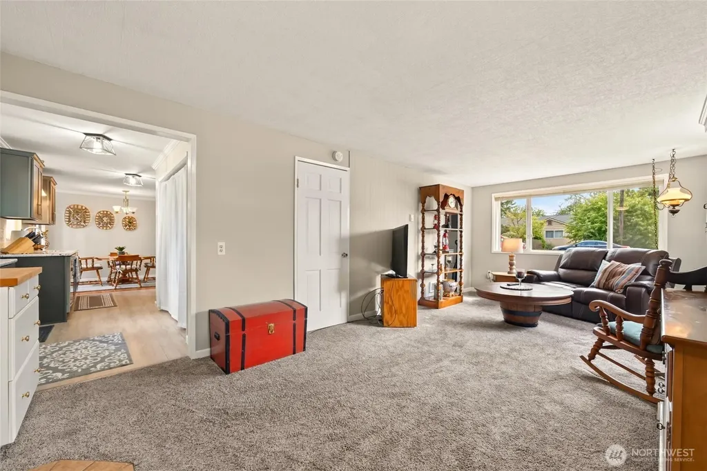21016 78th Avenue W Edmonds WA 98026