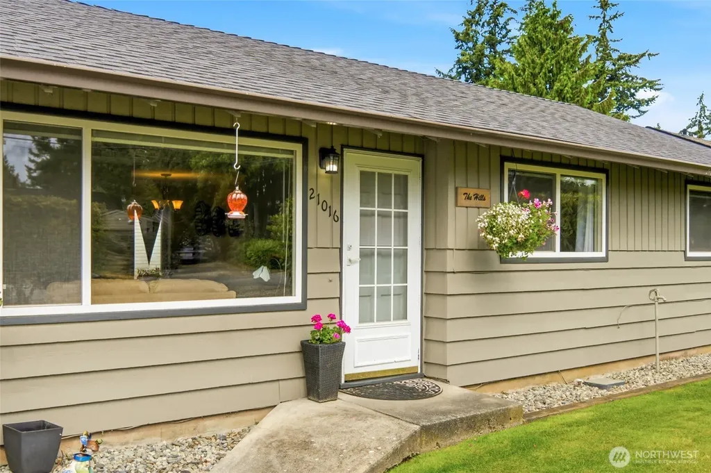 21016 78th Avenue W Edmonds WA 98026