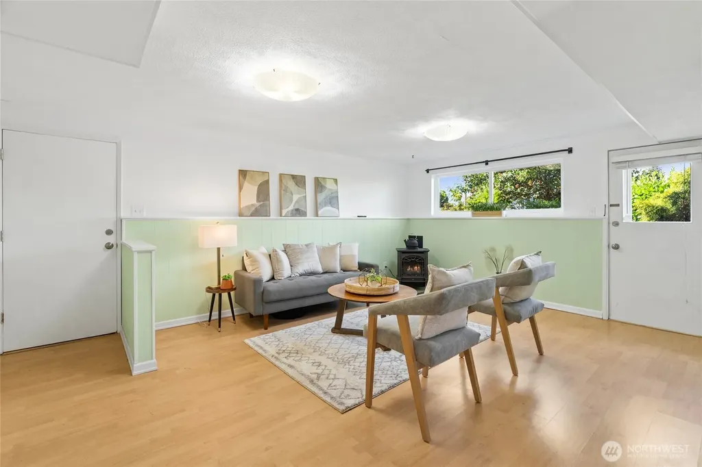 26432 Somerset Lane Kent WA 98032