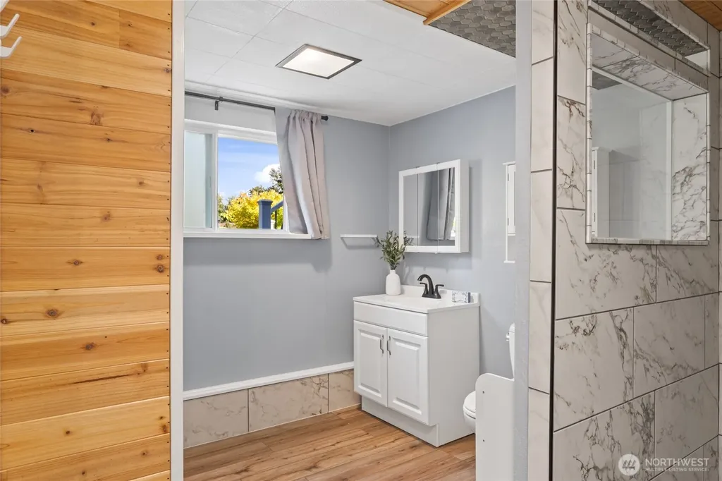 26432 Somerset Lane Kent WA 98032