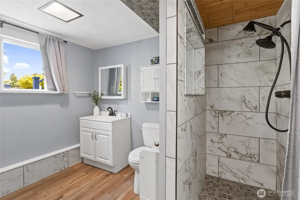 26432 Somerset Lane Kent WA 98032