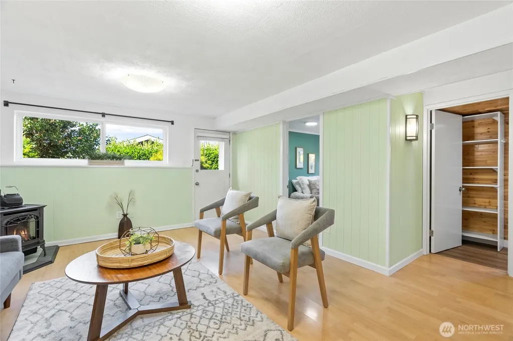 26432 Somerset Lane Kent WA 98032