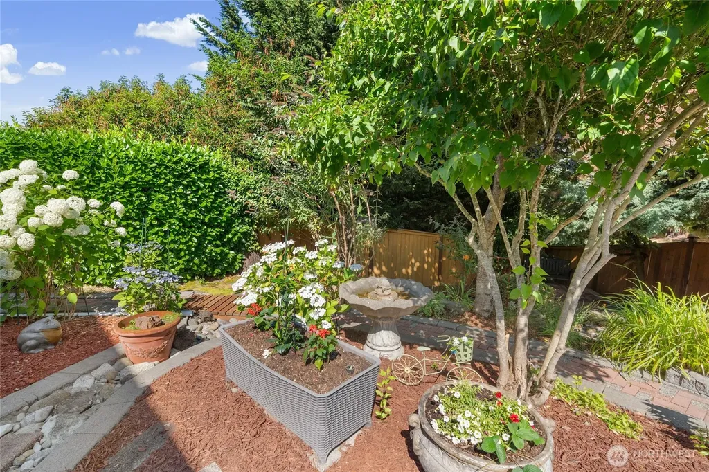 26432 Somerset Lane Kent WA 98032