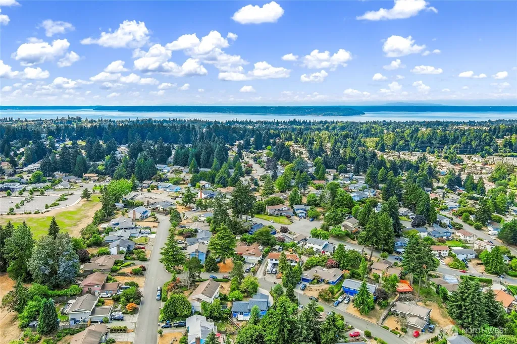 26432 Somerset Lane Kent WA 98032
