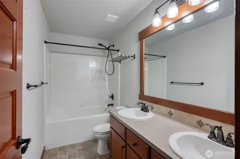 17103 138th Avenue E Puyallup WA 98374