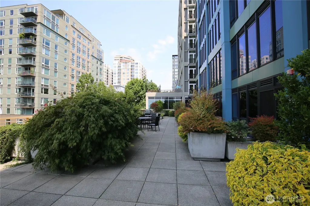 2716 Elliott Avenue Seattle WA 98121