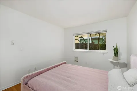 5220 42nd Avenue S Seattle WA 98118