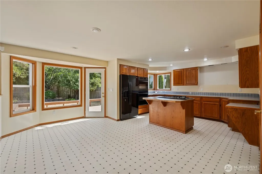 544 SW Muzzall Street Oak Harbor WA 98277