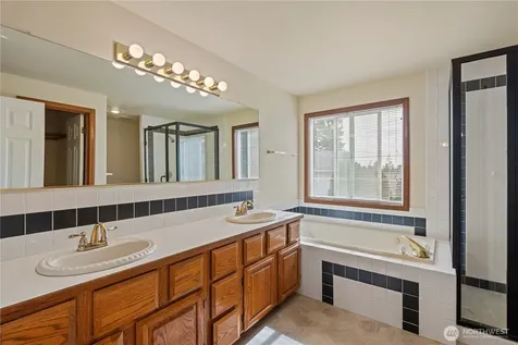 544 SW Muzzall Street Oak Harbor WA 98277