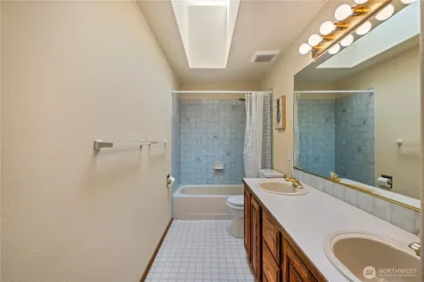 544 SW Muzzall Street Oak Harbor WA 98277