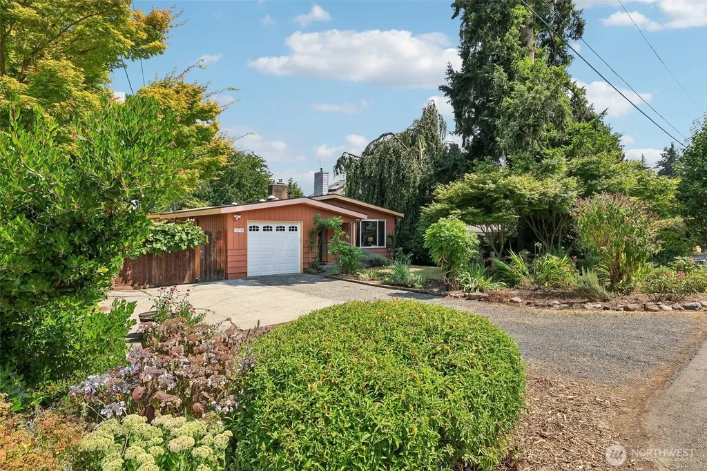 11746 22nd Avenue NE Seattle WA 98125