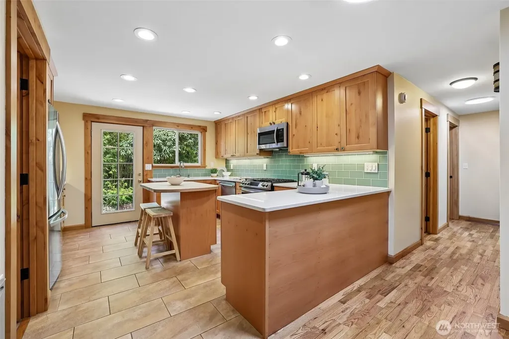 11746 22nd Avenue NE Seattle WA 98125
