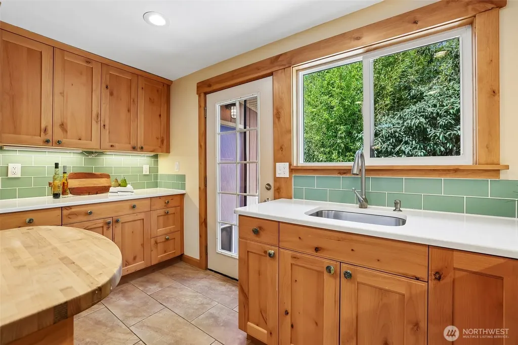 11746 22nd Avenue NE Seattle WA 98125