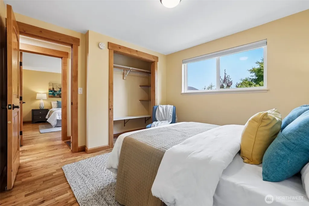 11746 22nd Avenue NE Seattle WA 98125