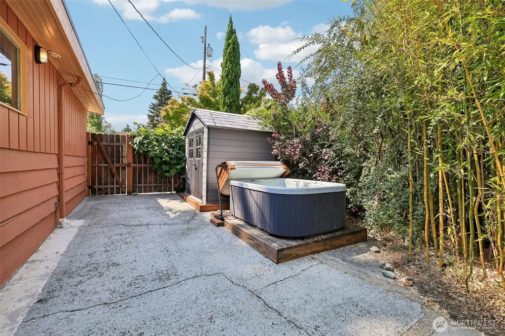 11746 22nd Avenue NE Seattle WA 98125