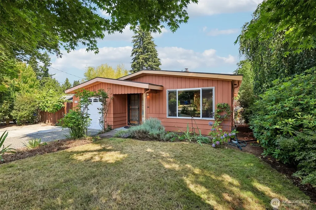 11746 22nd Avenue NE Seattle WA 98125